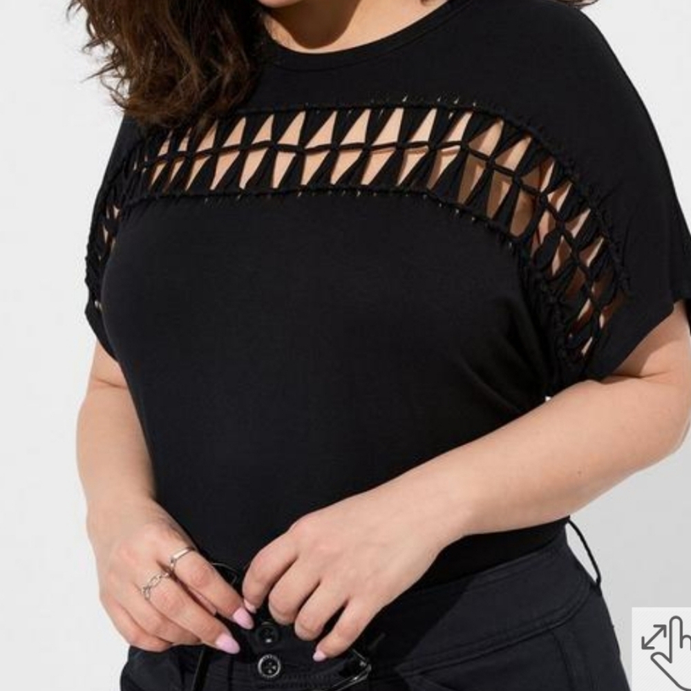 Torrid Black Top with Cutout Twist Detail SZ 4X NWT